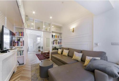 4 Bedrooms Villa, Hugh Street Central London in London