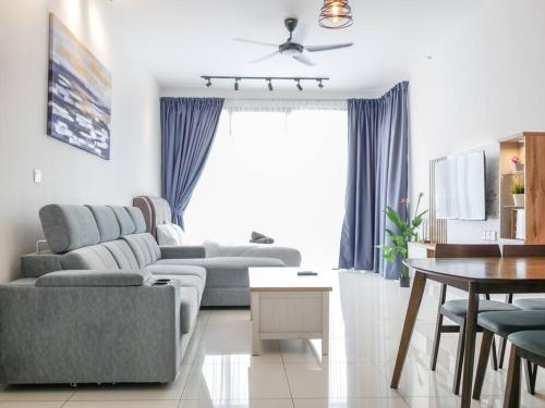 Beacon Executive Suite by Uptrend Home Management