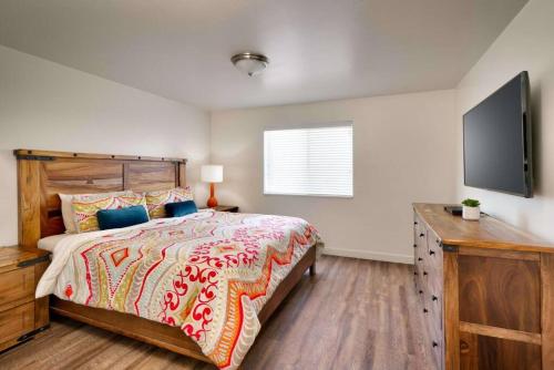 2L Top Floor Moab RedCliff Condo, Pool & Hot Tub detail