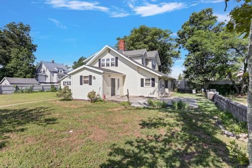 Beach house - 3BR Beach Gem - 30ft to Sand & Walk to Amusement Park in Hazlet (NJ)