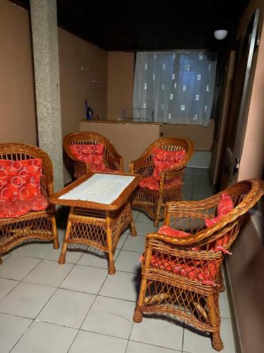 設施, Nena in 大格拉迪斯泰