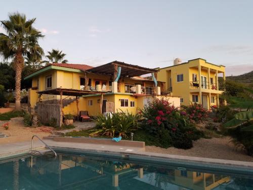 Casa Flores Todos Santos