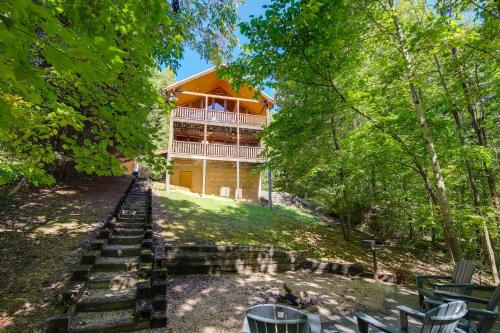 Multi-Level Porch in Forest Smoky Mountain Cabin! in Wears Valley (TN)