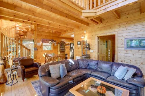 Multi-Level Porch in Forest Smoky Mountain Cabin! in Wears Valley (TN)