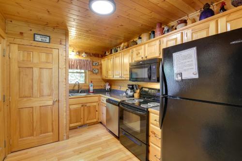 Multi-Level Porch in Forest Smoky Mountain Cabin! in Wears Valley (TN)