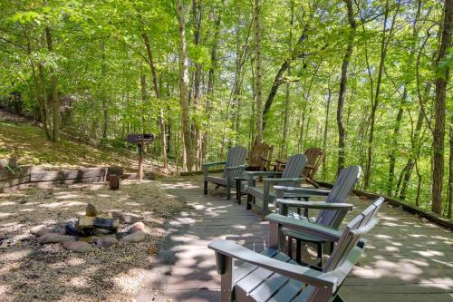 Multi-Level Porch in Forest Smoky Mountain Cabin! in Wears Valley (TN)