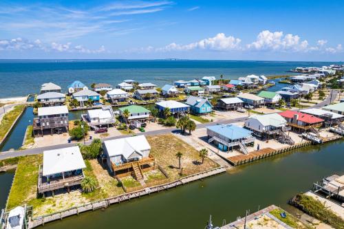 Waterfront Dauphin Island Home with Deck and Boat Dock - image 44