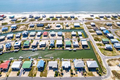 Waterfront Dauphin Island Home with Deck and Boat Dock - image 25