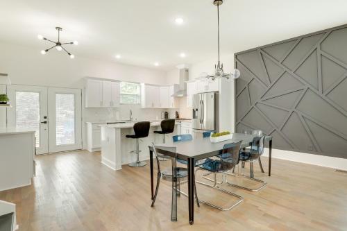 Modern Decatur Home about 7 Mi to Atlanta! in Decatur, USA