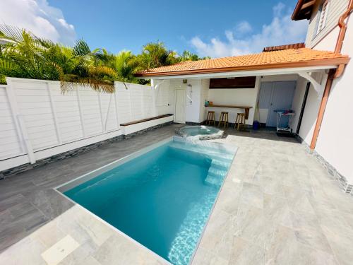 Villa 2 chambres, Jacuzzi et Piscine