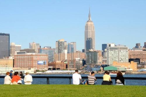 Cozy apartment in beautiful midtown Hoboken thumb 3