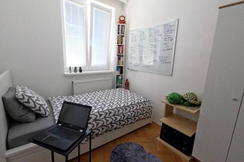  Vienna: Cozy 2-Room Apt. (U3 - Schweglerstrasse) in Wien