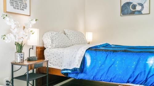 Home Ensuite With Panoramic City View