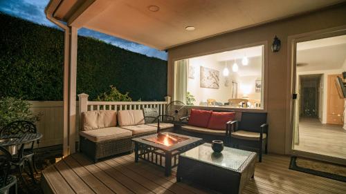 Home Ensuite With Panoramic City View