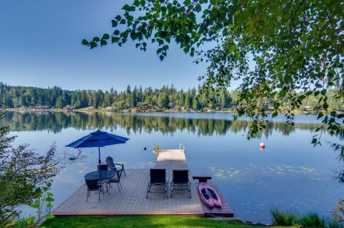 Lakefront Snohomish Cottage with Private Dock!