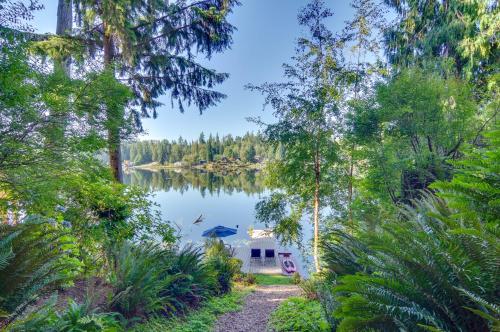 Lakefront Snohomish Cottage with Private Dock!