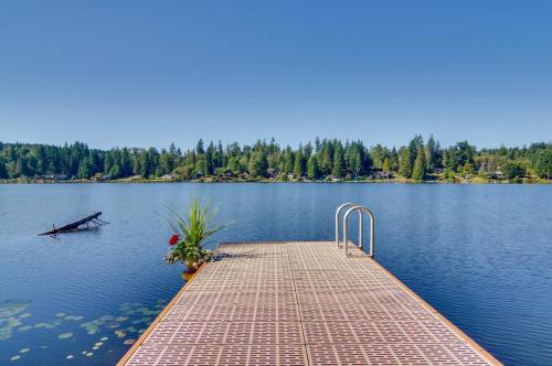 Lakefront Snohomish Cottage with Private Dock!