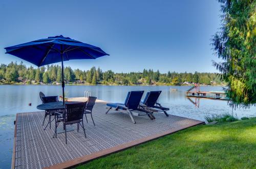 Lakefront Snohomish Cottage with Private Dock!