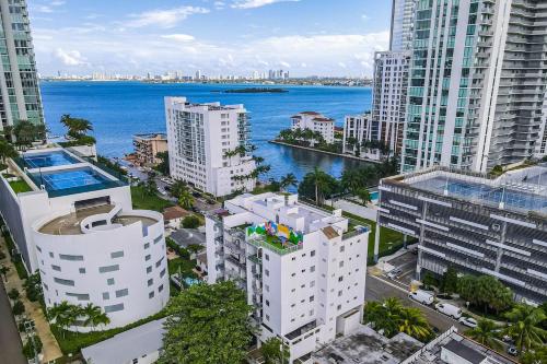 Subtle 2 Bed in Edgewater near Downtown With Free Parking, Miami (Florida)