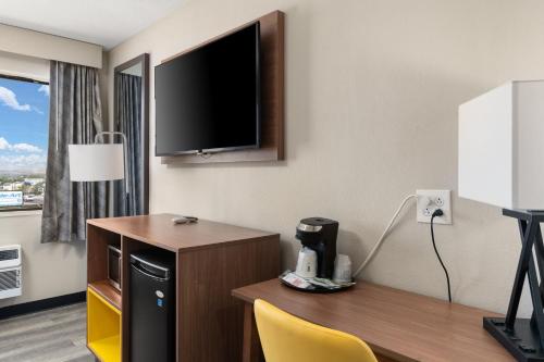 Days Inn by Wyndham Albuquerque I-25