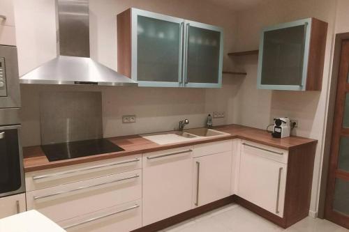 Kitchen, Appartement au pied du chateau in Montbeliard