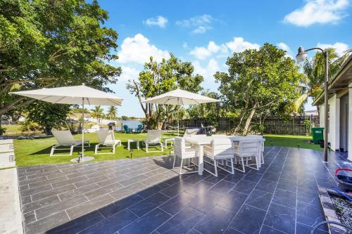 Dior Lake Front Villa With Infinity Pool in Country Club