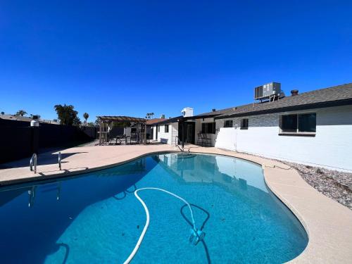 Stylish home in the heart of Tempe w/ private pool photo 1