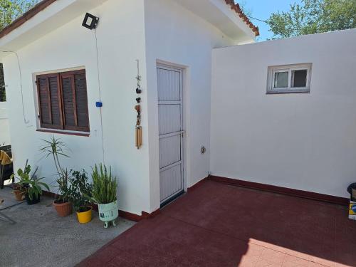One-Bedroom Apartment image 3