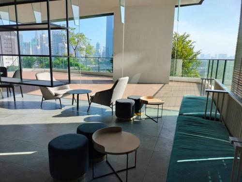 City-View Studio Retreat with Spectacular View TRX - image 14