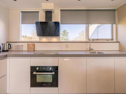 Kitchen, Cozy holiday home with hot tub on Texel in Den Burg