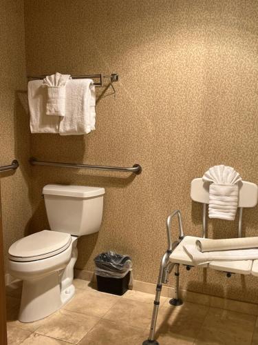 Comfort Inn & Suites Ocean Shores - image 30
