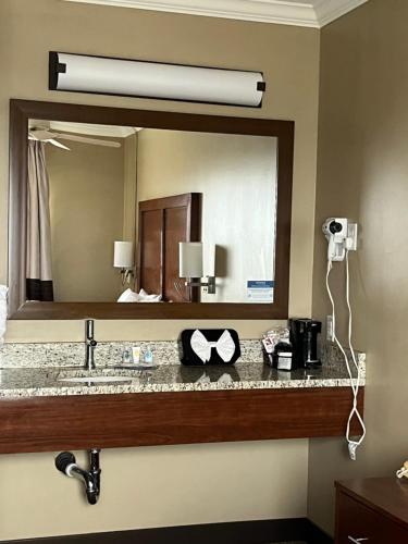 Comfort Inn & Suites Ocean Shores - image 42