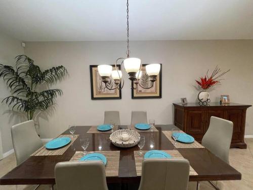 LA Mirage Villa Cheerful Coachella 4 Br House in Indio, USA