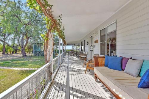 Tabitha Hill Estate close to wineries and nature