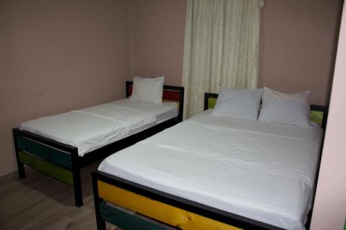 Basic Triple Room image 8