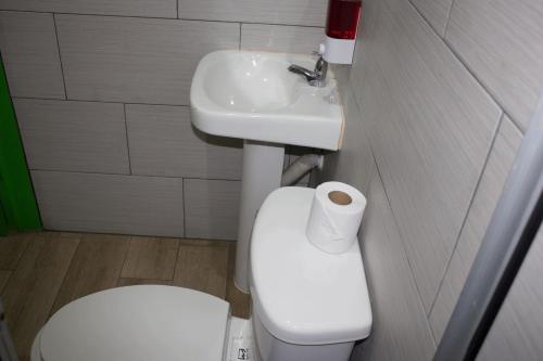 Basic Triple Room image 6