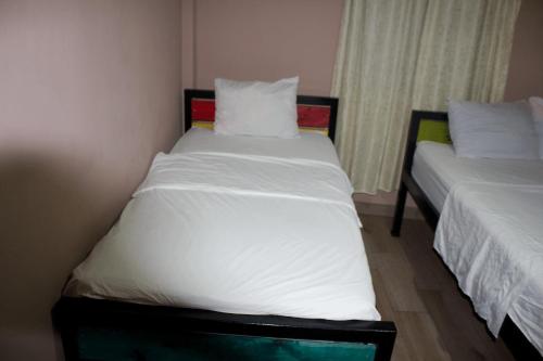 Basic Triple Room image 9