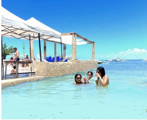 Balcony/terrace, On-the-beach JADE's BEACH VILLA 별장 Lapu-lapu Olango 별장 in Olango Island