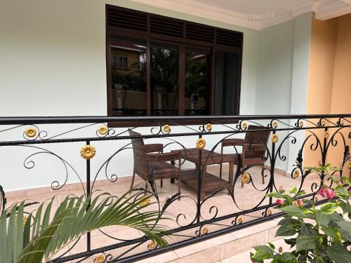 Balkon/teras, Elena & Kimberly Residences in Gulu