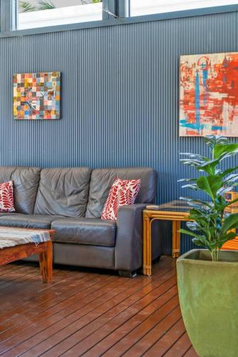 'Tamarind Retreat' A Leafy Coastal Home