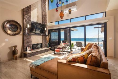 Hacienda "Chic" Oceanfront Beach House in El Pescadero, Mexico