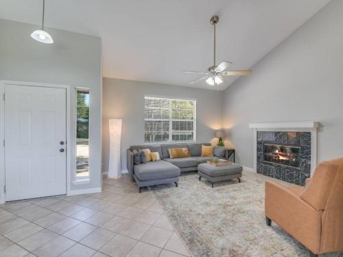 3 Acre Ranch Home on Bear Creek with Amazing Country Views in Driftwood, USA