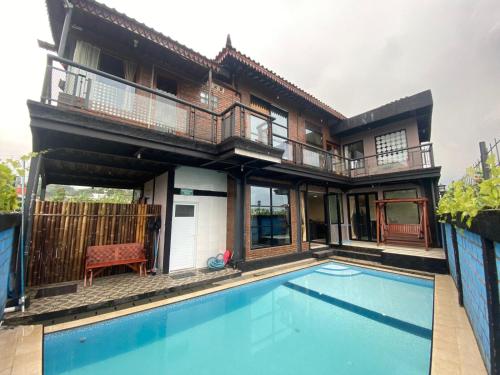 Villa Joglo Cisarua Puncak