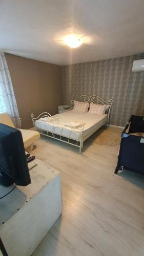. Guest rooms KRASI
