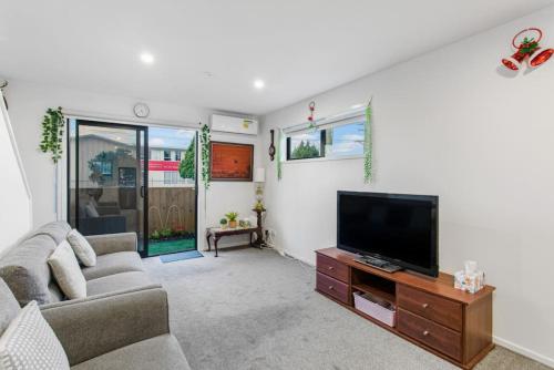 Stunning 2BR in Kelston - WIFI - Carpark, Auckland