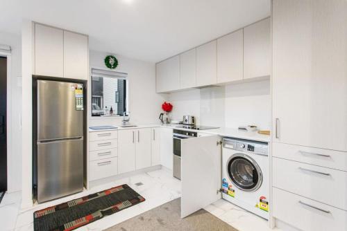 المرافق, Stunning 2BR in Kelston - WIFI - Carpark in تي أتاتو