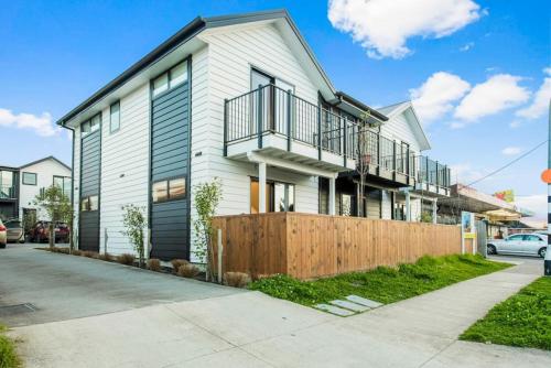 المنظر الخارجي, Stunning 2BR in Kelston - WIFI - Carpark in تي أتاتو