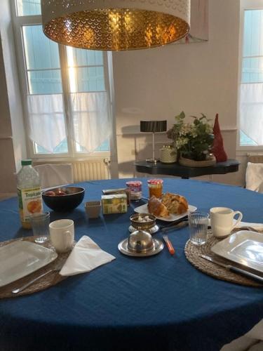 Food and beverages, Suite en Chambre d'hotes La Vigenna in Velleches