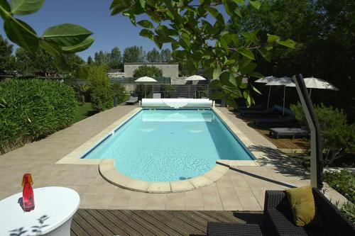 Swimming pool, Suite en Chambre d'hotes La Vigenna in Velleches
