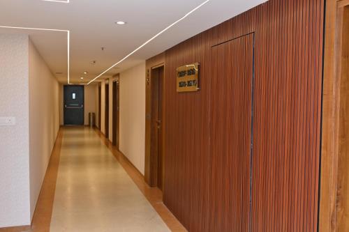 Lobby, GRAND MANOR SUITES near Sudha Cars Museum